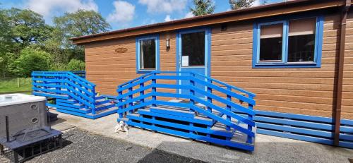 Glen Bay - 2 Bed Lodge on Friendly Farm Stay with Private Hot Tub