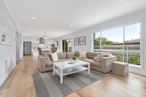 View, Rosebud Lovely House 2 - Mornington Peninsula 4 BR 3 Bath 2 story holiday house - BBQ - Beach - Hot  near Herman Street Reserve