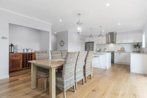 Kitchen, Rosebud Lovely House 2 - Mornington Peninsula 4 BR 3 Bath 2 story holiday house - BBQ - Beach - Hot  near Herman Street Reserve