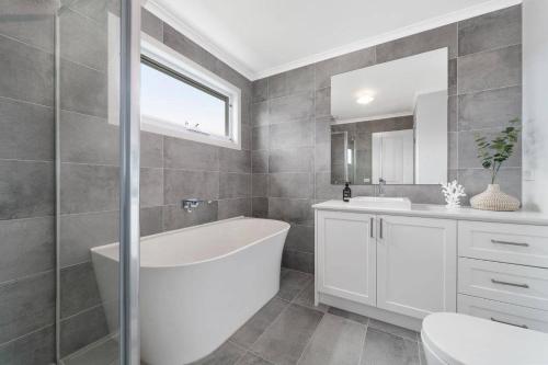 Shower, Rosebud Lovely House 2 - Mornington Peninsula 4 BR 3 Bath 2 story holiday house - BBQ - Beach - Hot  near Herman Street Reserve