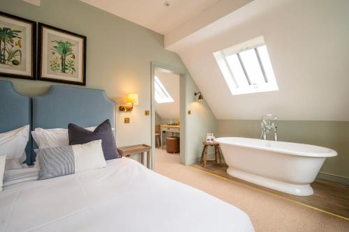 The Bottle & Glass Inn - Deluxe Room - Room 3 - Accommodation - Henley on Thames