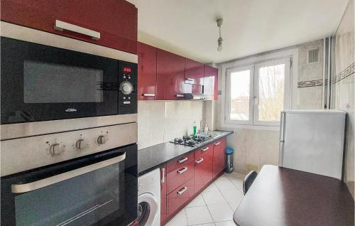 Kitchen, Beautiful Apartment In Bobigny With Wifi And 2 Bedrooms in Bobigny