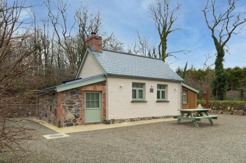 . The Woodland Retreat Pembrokeshire Dog-friendly
