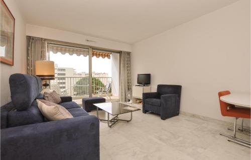 One-Bedroom Apartment in Cannes - main image