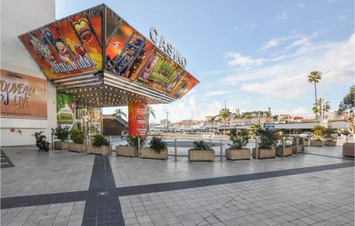 One-Bedroom Apartment in Cannes - image 13