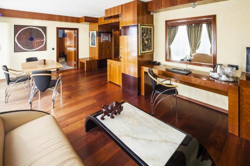 Deluxe Suite with Terrace and Panoramic View