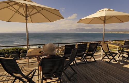 View, Whalesong Lodge in De Kelders
