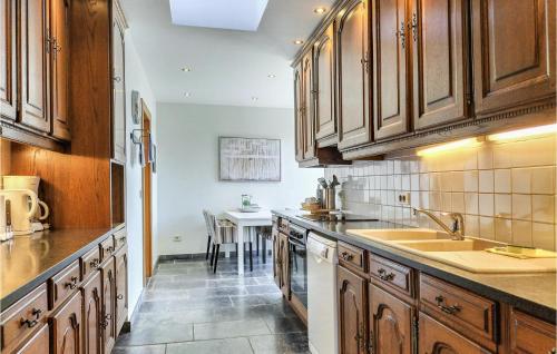 مطبخ, Nice Home In Damme With Wifi in Damme