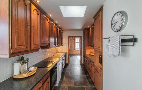مطبخ, Nice Home In Damme With Wifi in Damme