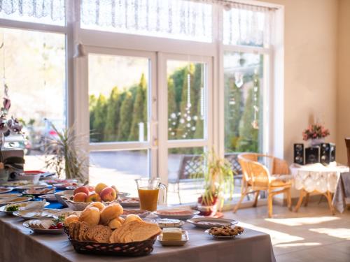 Alimentos e Bebidas, Willa Bliska in Piecki-Migowo