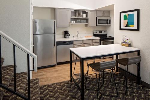 2 bedrooms, 3 beds
