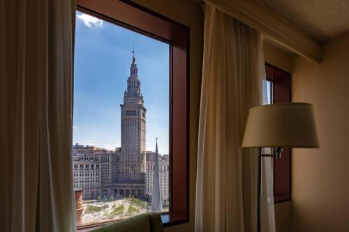 King Room with City View and Adapted Tub - Mobility Accessible