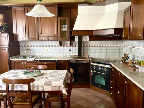  Spicchio di Langa - casa indipendente tra le vigne e le Alpi in Belvedere Langhe