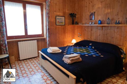  "CASA SILA", Delizioso appartamento in pieno centro a Camigliatello, 4 posti letto, 2 camere, arredato in vero stile casa di montagna in Camigliatello Silano