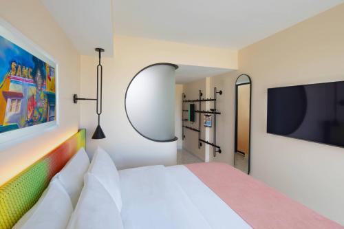 room detail thumbnail 1