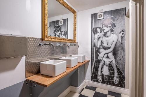 Moonfleet Guest House - image 3