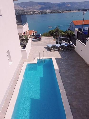 2 bedrooms, 3 beds