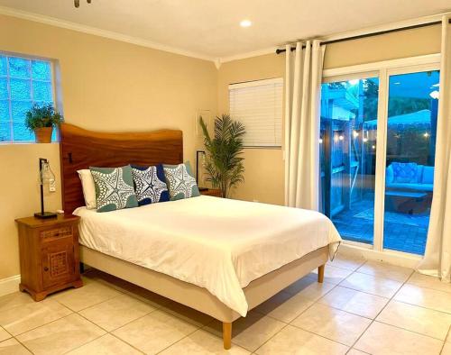 Luxury beach casita Private entry Private patio Free wifi and Parking