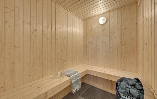Attractions, 3 Bedroom Amazing Home In Tarm in Hemmet