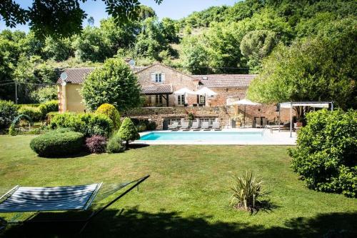 B&B Sauveterre-la-Lémance - Beautiful Home with Large Gardens and Heated Pool - Bed and Breakfast Sauveterre-la-Lémance