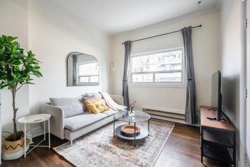 Modern 1BR Condo - near Trinity Bellwoods Park