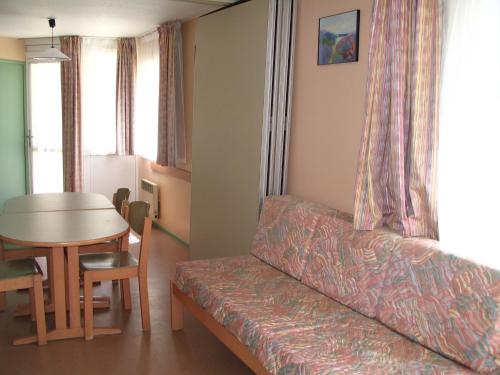 2 bedrooms, 3 beds