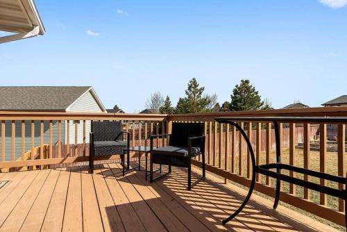 Létesítmények, Stylish 5 BR- LG Fenced Backyard and Playground in Summerset