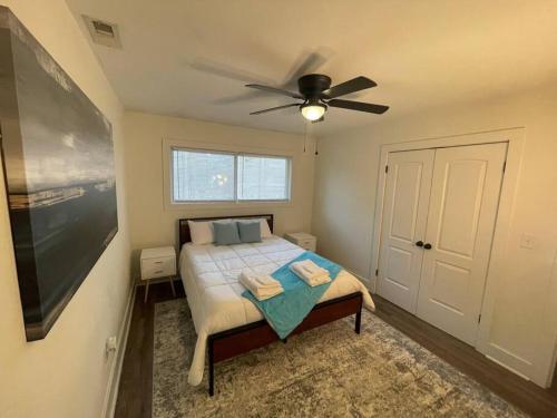 Modern ~ Comfortable ~ Downtown, Queen beds, Bikes in Greenville, USA