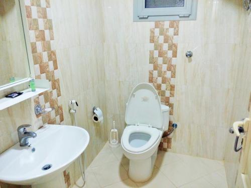 Bathroom, Hona Al Holm Furnished Units in Badr