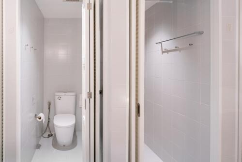 Bed in 6-Bed Mixed Dormitory Room image 1