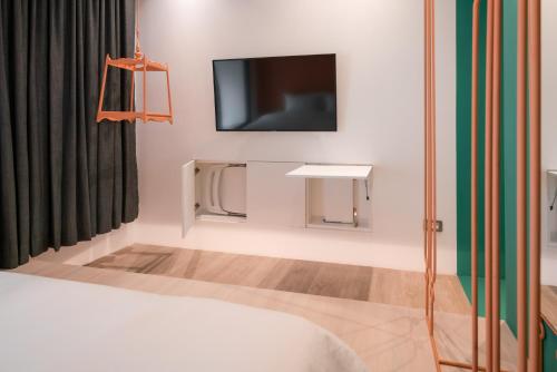 King Room image 7
