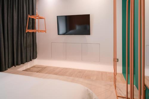 King Room image 8