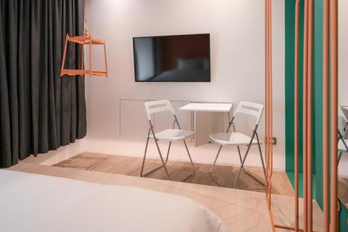 King Room image 6