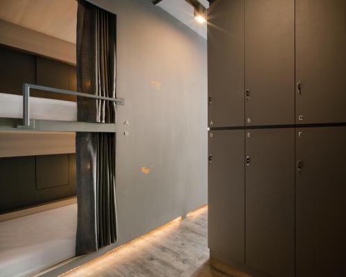 Bed in 6-Bed Mixed Dormitory Room image 10