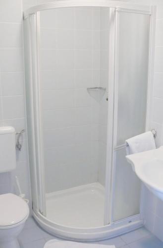 2 twin beds