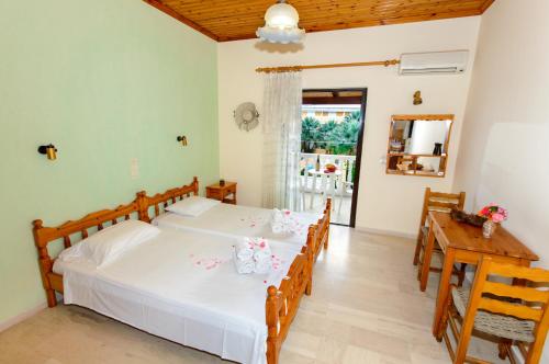 Romantic Studios, Lithakia (photo 6)