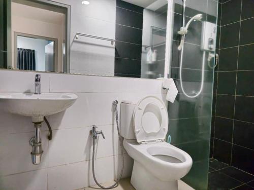 화장실, Utropolis Glenmarie 2R 1B 舒适和温暖家的环境 near 글렌마리 골프 & 컨트리 클럽