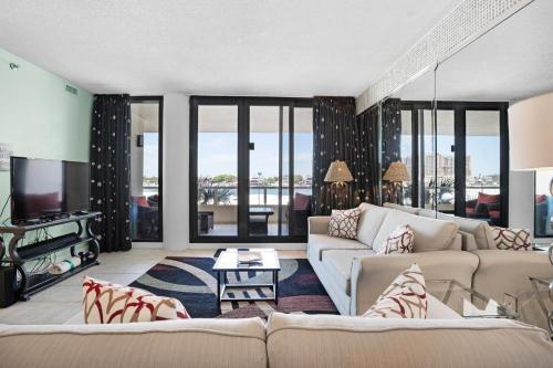 East Pass 208 near Destin Harbor Boardwalk