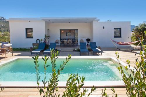Villa avec piscine bbq pétanque Calme à 5km de la plage de sable de Calvi - Location, gîte - Calenzana