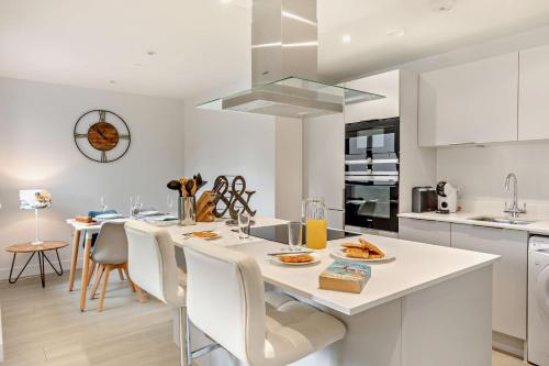 10 Putsborough - Luxury Apartment at Byron Woolacombe, only 4 minute walk to Woolacombe Beach!, Woolacombe