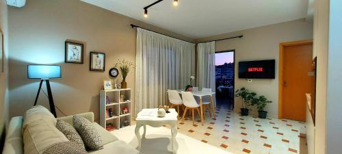 Cozy retreat in the heart of Bllok, Tirana (foto 5)