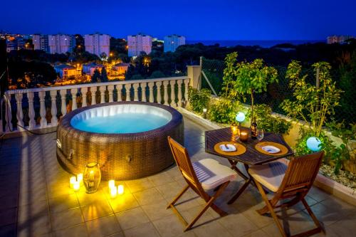 CB Living- Spacious sea view duplex with private jacuzzi