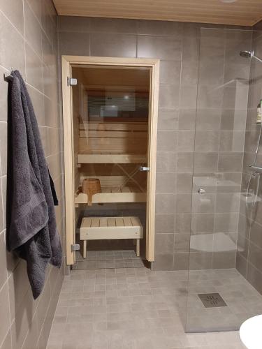 Bathroom, Uusi kaksio Rauman keskustassa, parveke ja sauna in Rauma City Center