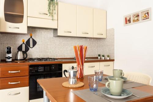 Casa dei fiori monolocale, Ferienwohnung in Jesi