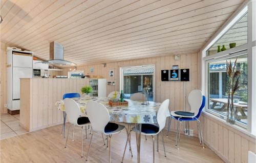 4 Bedroom Gorgeous Home In Hadsund