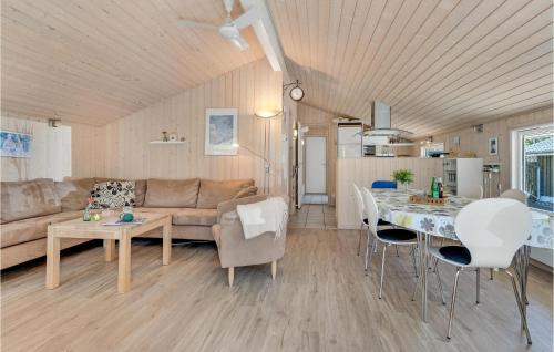 4 Bedroom Gorgeous Home In Hadsund in Hadsund