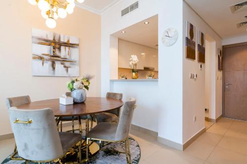 Prestige Living 1BR with Full Burj Khalifa View by Auberge, Dubai (photo 6)