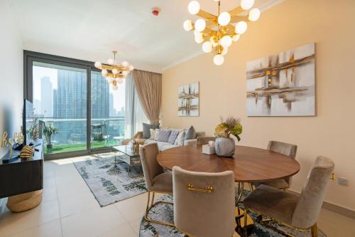 Prestige Living 1BR with Full Burj Khalifa View by Auberge, Dubai (photo 2)