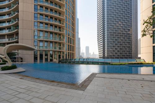 Prestige Living 1BR with Full Burj Khalifa View by Auberge - image 13