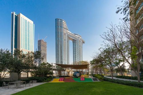 Prestige Living 1BR with Full Burj Khalifa View by Auberge - image 8
